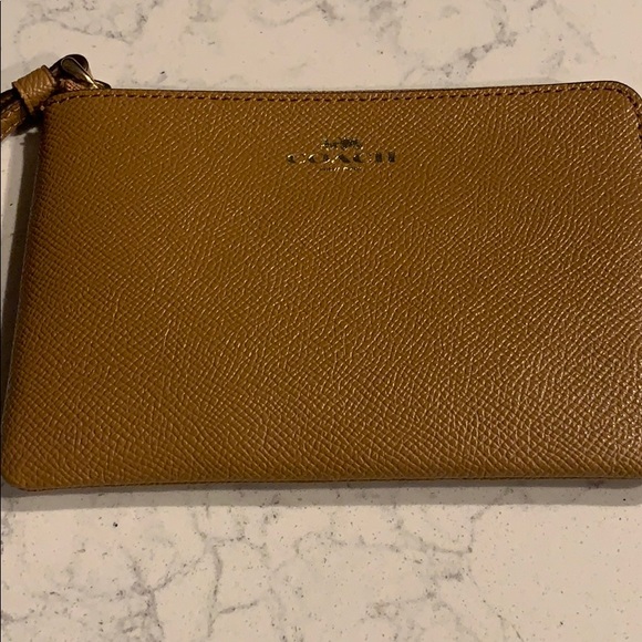 🎉HP!!🎉 NWT Coach camel/brown Wistlet - Picture 2 of 5